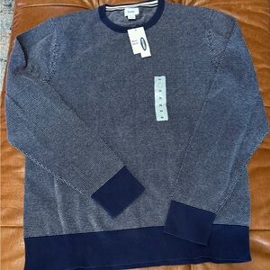 Old Navy Men's Navy and White Crewneck Sweater